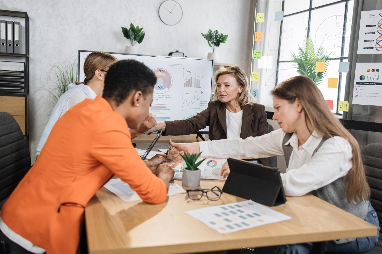 high-performing team meeting